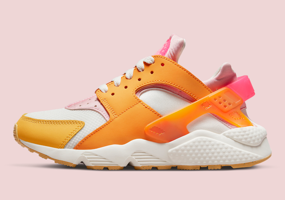 Nike huarache beige clearance orange