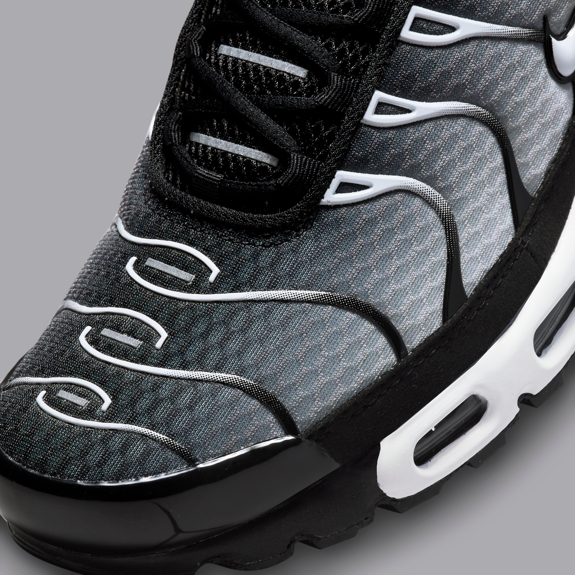 Air max plus on sale black metallic silver