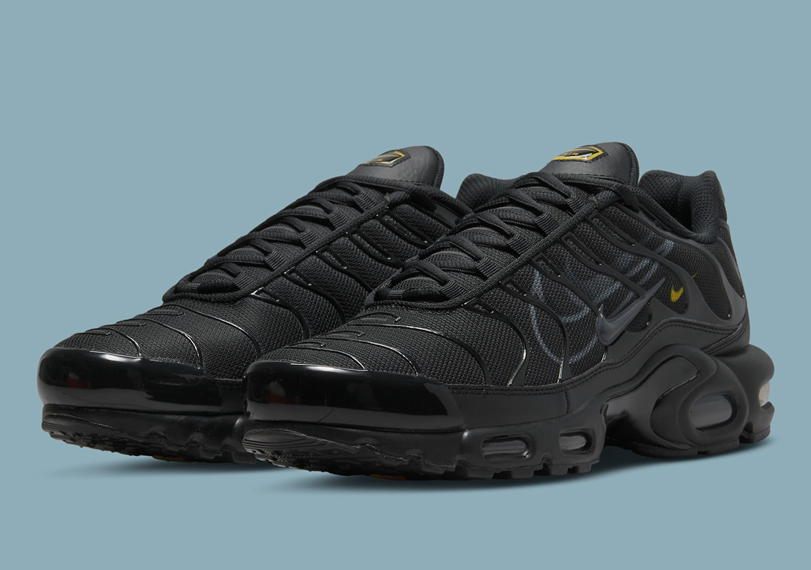 Nike Air Max Plus Triple Black DX2652 001 SneakerNews