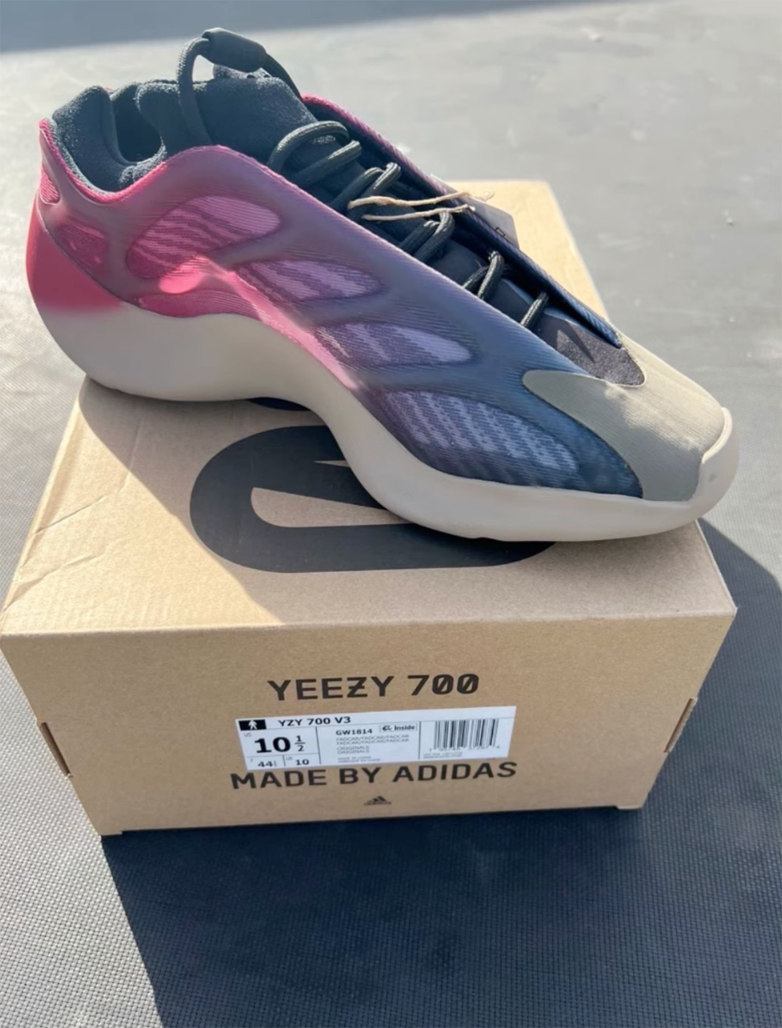 adidas yeezy 700 v3 fade carbon gw1814 homem date 2