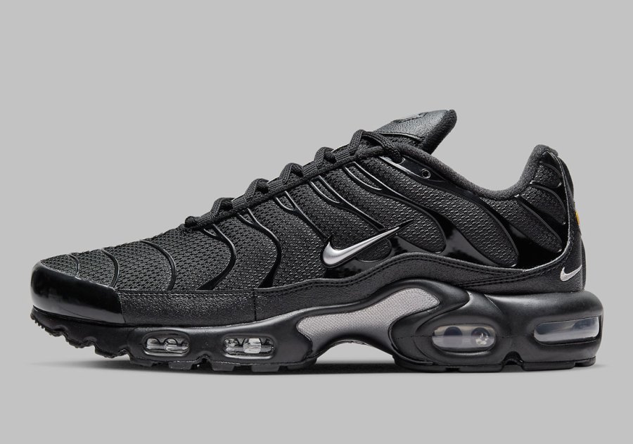 Nike Air Max Plus Black Silver DX8971-001 | SneakerNews.com