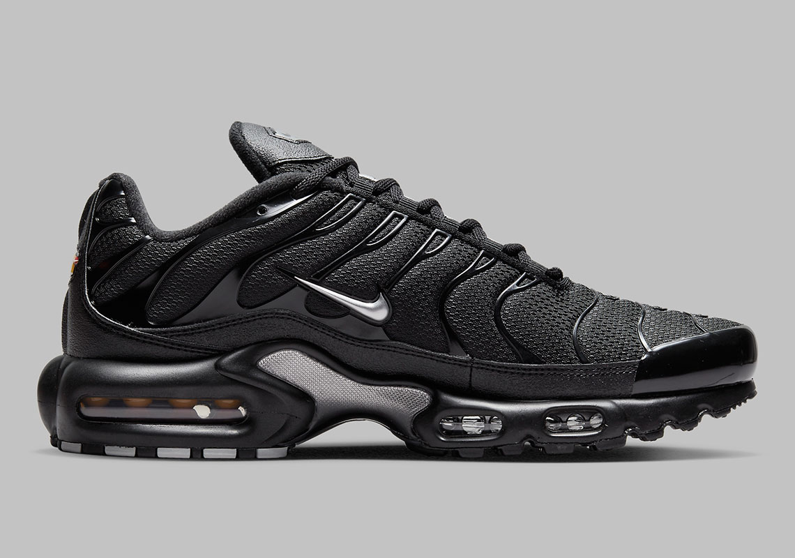 NIKE TN AIR MAX PLUS ON FOOT SNEAKER REVIEW & UNBOXING (BLACK