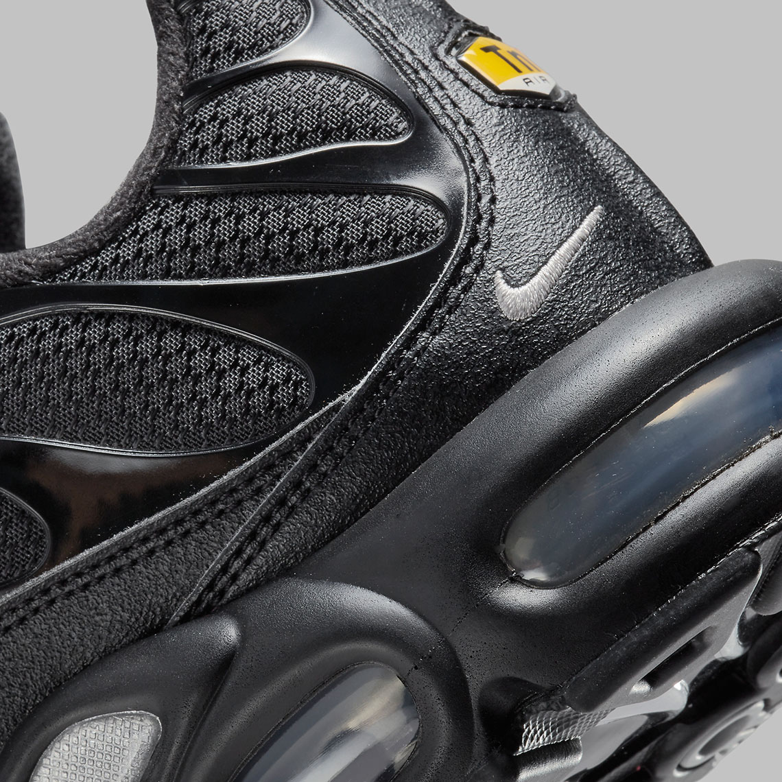 Nike Air Max Plus Black Silver DX8971-001 | SneakerNews.com