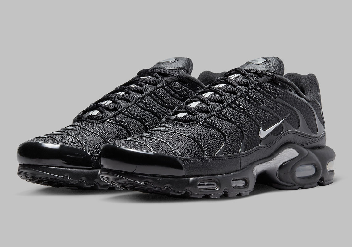 Nike tn best sale black and silver