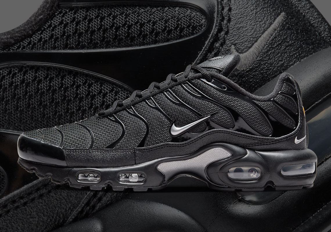 nike air max plus black silver