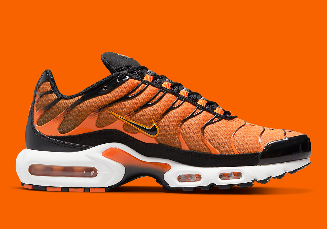 nike air max plus men's orange