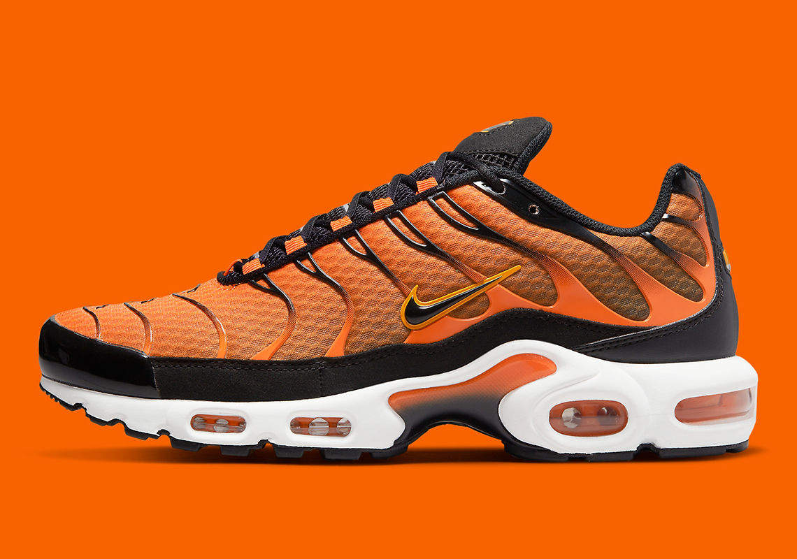 Air max plus on sale tn orange and black