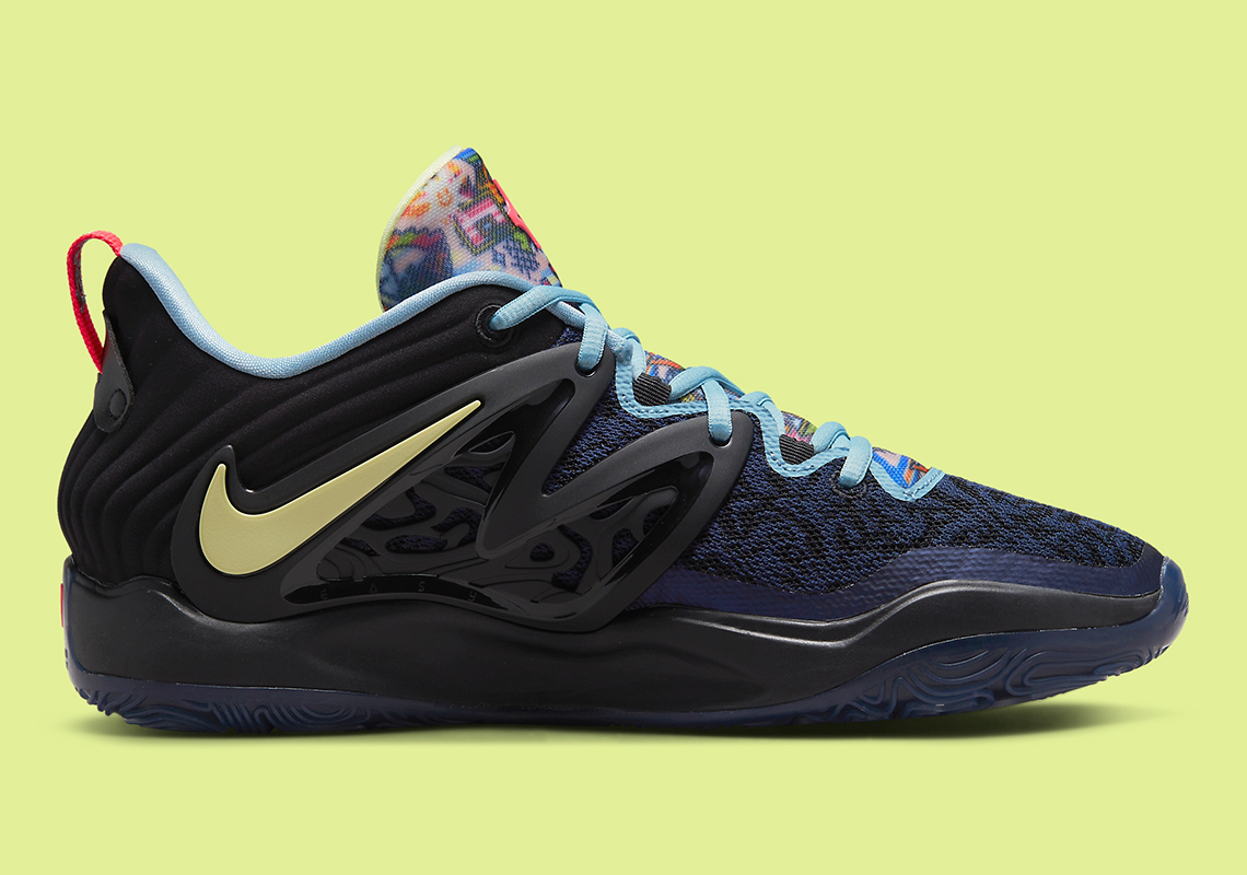 A new Nike KD 15 colorway for the postseason! #NBAKicks