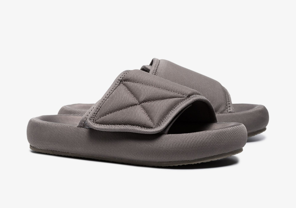 Jabeth Wilson Diligencia Cubo Yeezy Slides – adidas Sandals Price, Sizing, Colors | SneakerNews.com