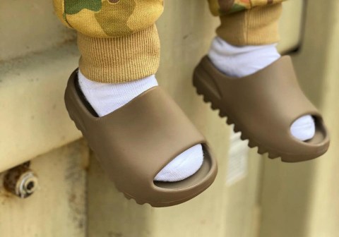 Yeezy Slides – Everything you need to know: Price, Sizing, Colors