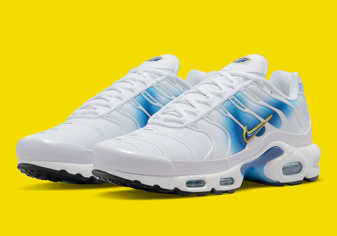 Air max plus white blue