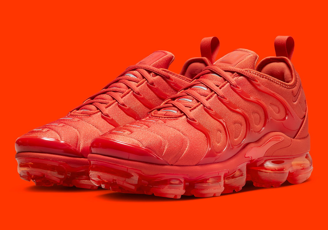 Orange vapormax store plus women's