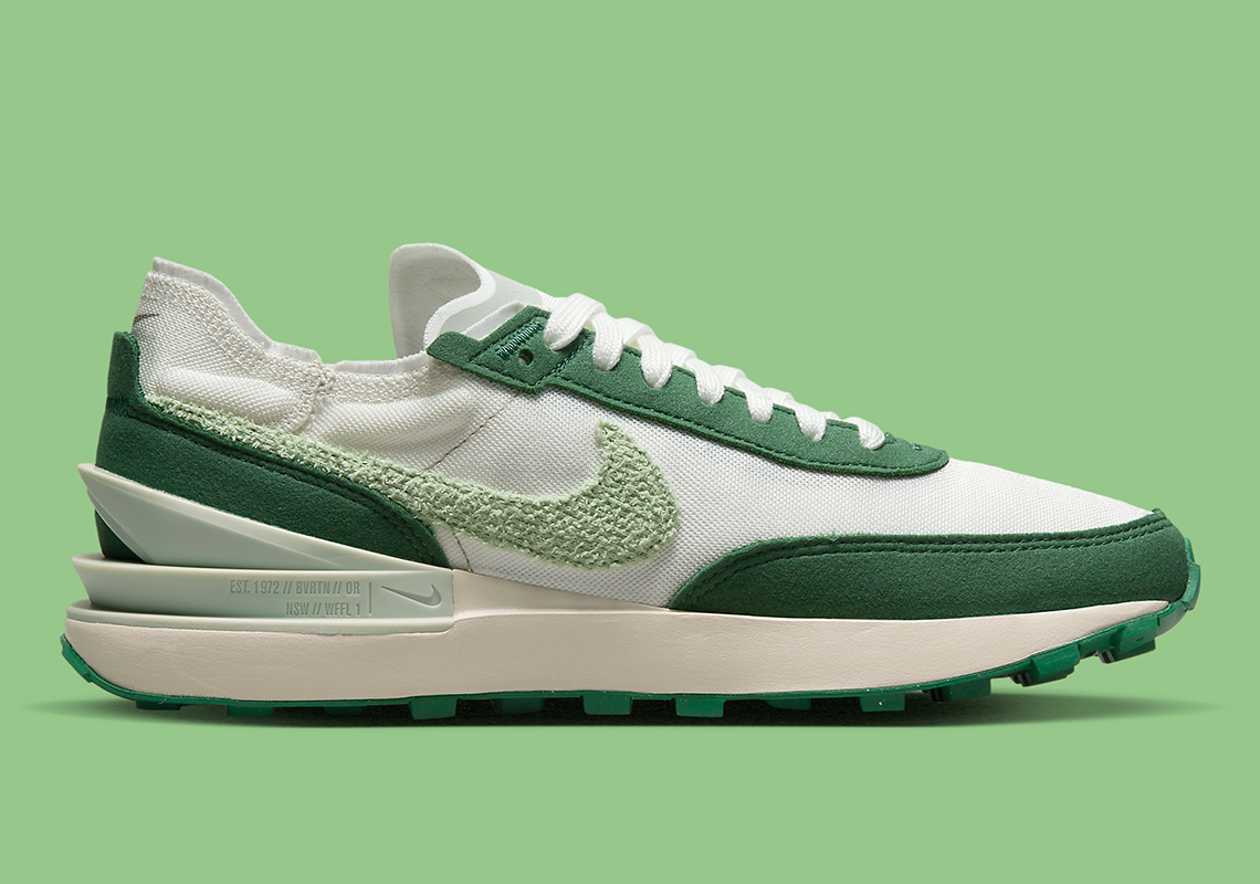 Nike waffle outlet green