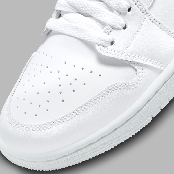 Air Jordan 1 Low Triple White 2022 DV0990-111 | SneakerNews.com