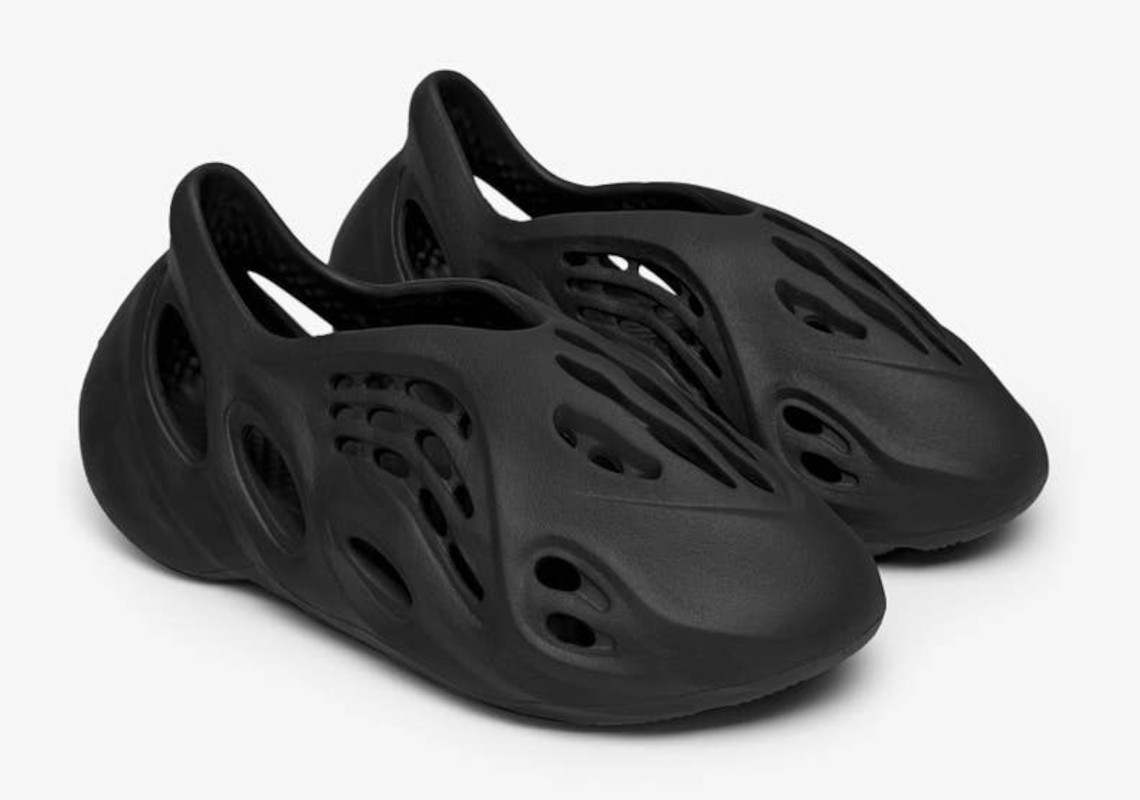 adidas Yeezy infant foam runner Foam Runner "Onyx" HP8739 Release | SneakerNews.com