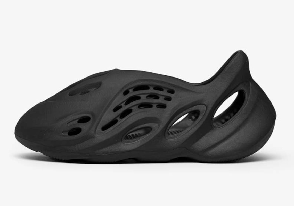 Yeezy Foam HP8739 Release | SneakerNews.com