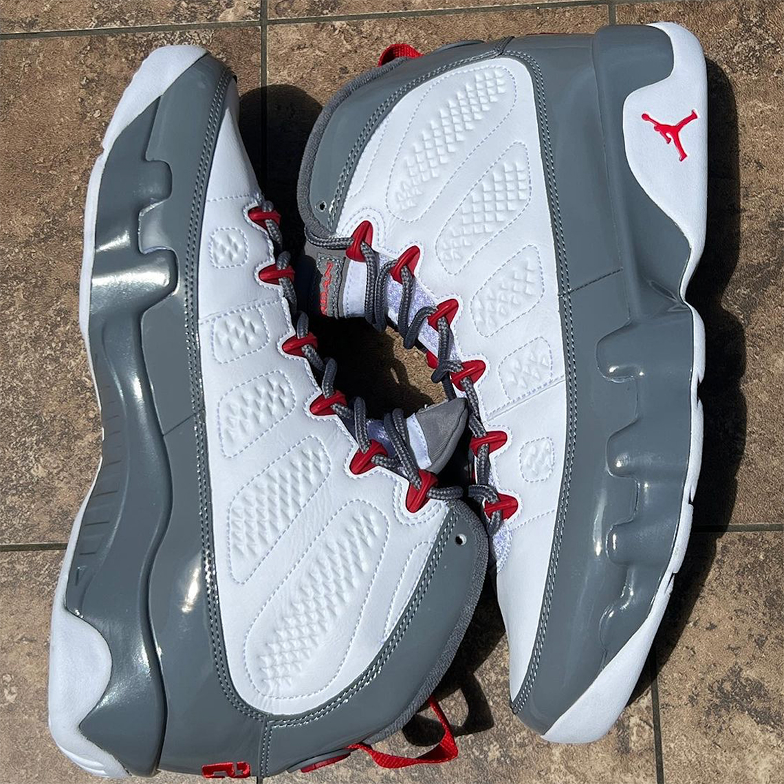 Red and white hot sale jordans retro 9