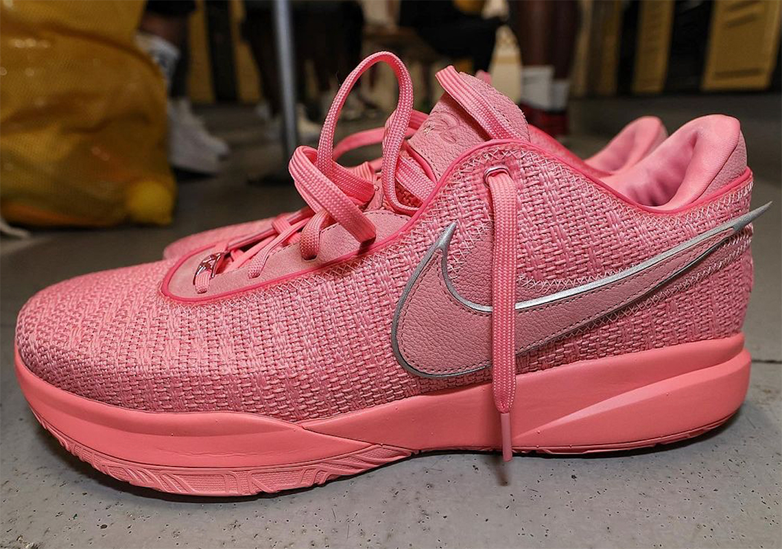 lebron pink shoes