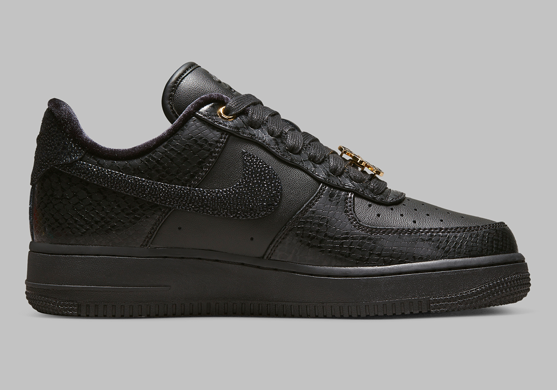 nike air force 1 low 40th anniversary black gold snakeskin 1