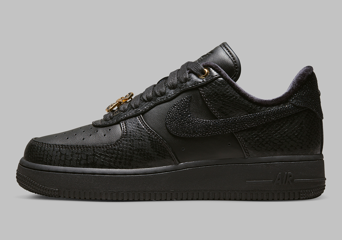 nike air force 1 low 40th anniversary black gold snakeskin 3
