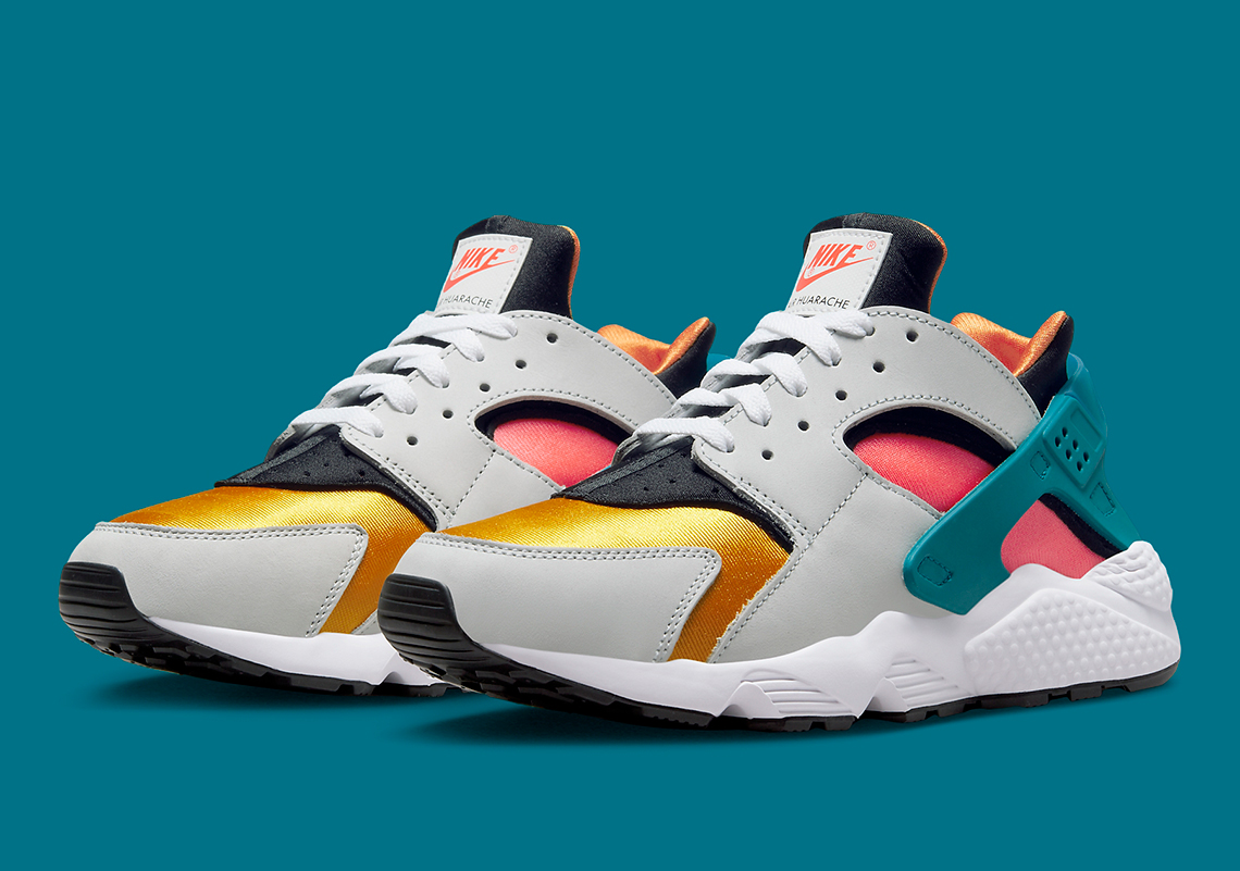 Nike Air Huarache Run NYC DZ4859-001 | SneakerNews.com