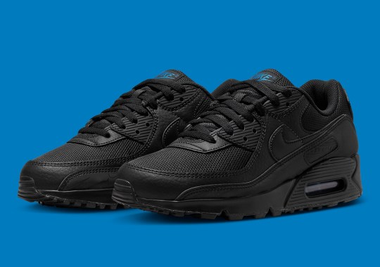 Swoosh-Covered Mudguards Dress This Blacked Out Nike Air Max 90