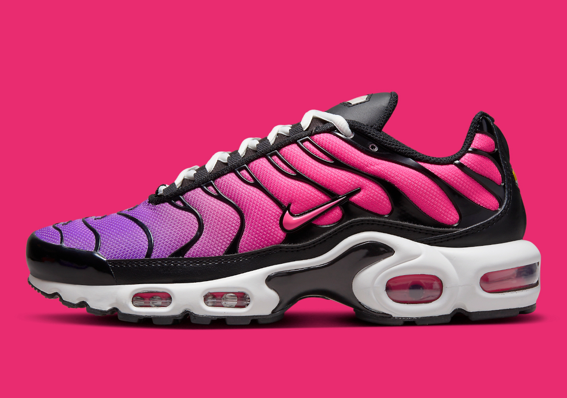 Nike Shows The Air Max Plus Some Love With "Dusk" Colorway