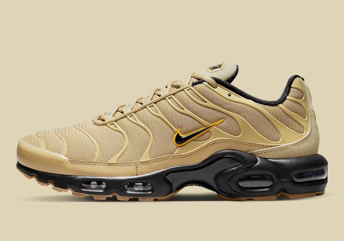 Zeeslak In de meeste gevallen Terzijde Nike Air Max Plus Gold Black DZ4501-700 | SneakerNews.com