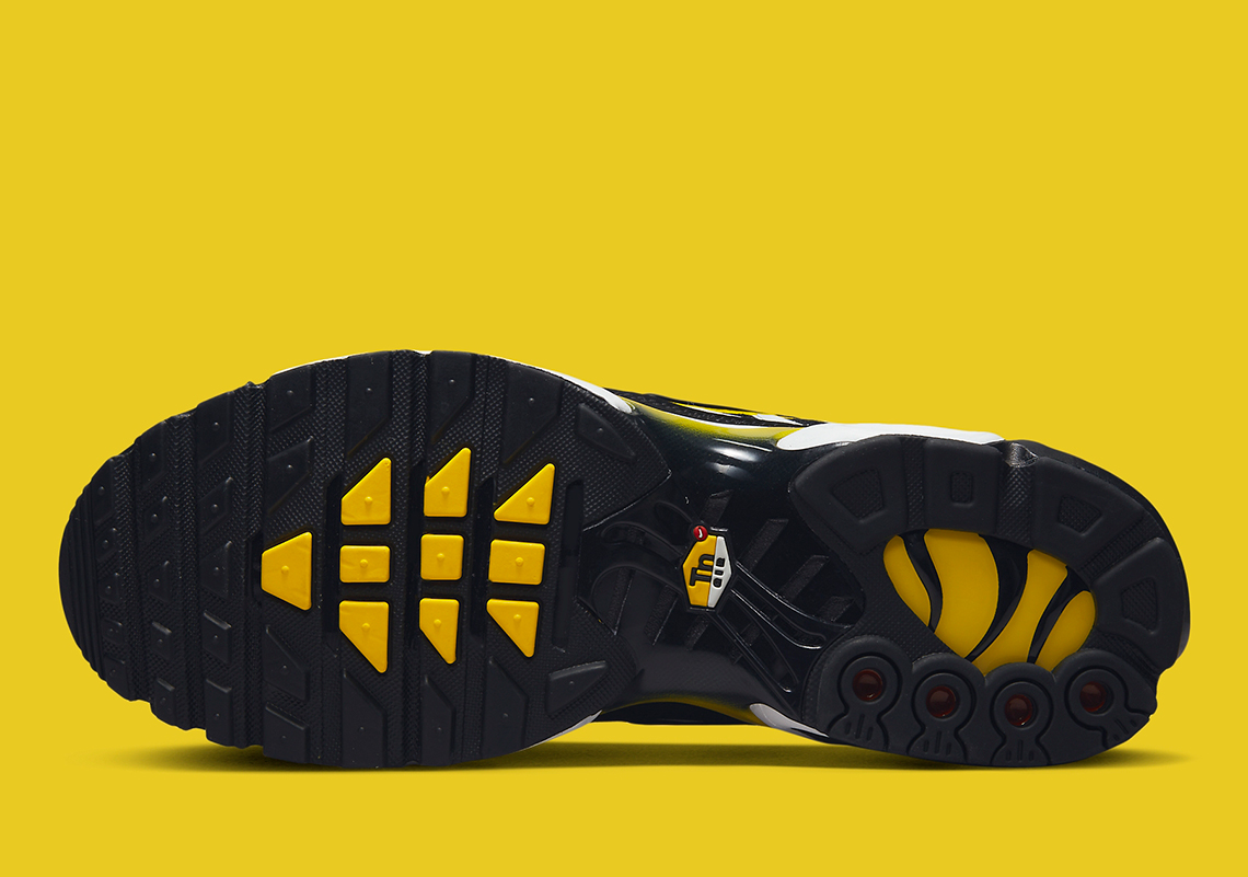 Nike Air max Plus Black Yellow DQ3983 001 1