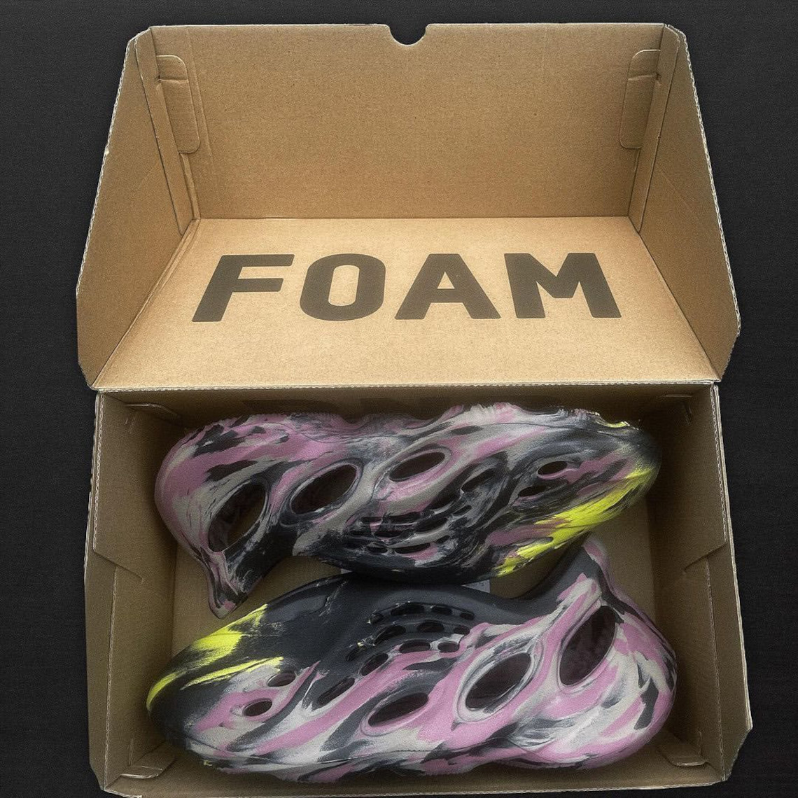 adidas Yeezy Foam Runner MX Carbon 01