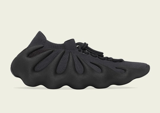 The balon adidas Yeezy 450 “Utility Black” Releases On August 2nd