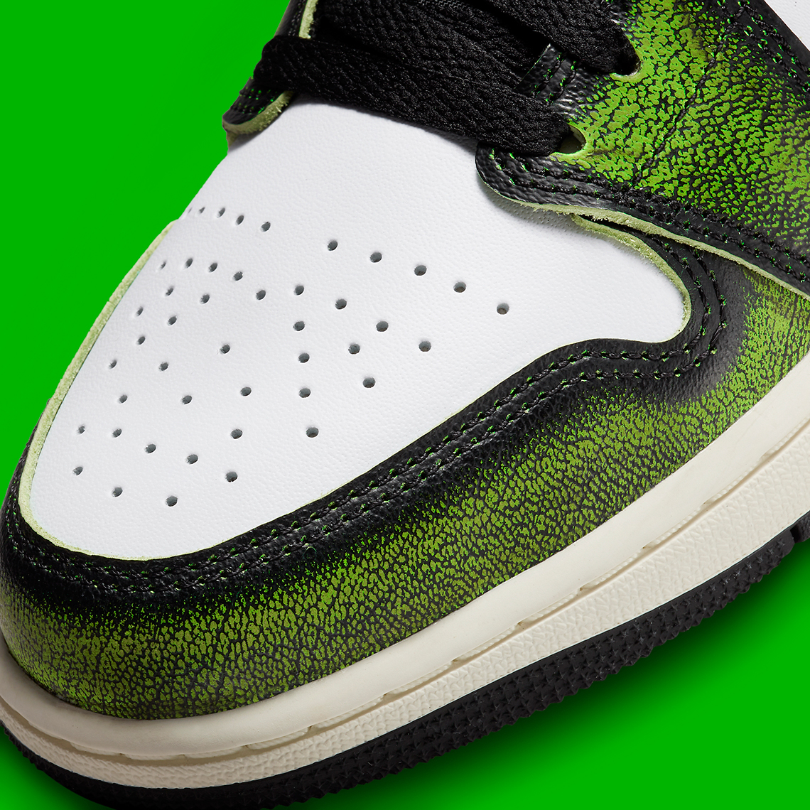 Nike How The Air Bull Jordan 1 High OG Chicago Reimagined Looks On-Feet High Retro OG Gorge Green EU 47 Wear Away Black Green Dn3705 003 2