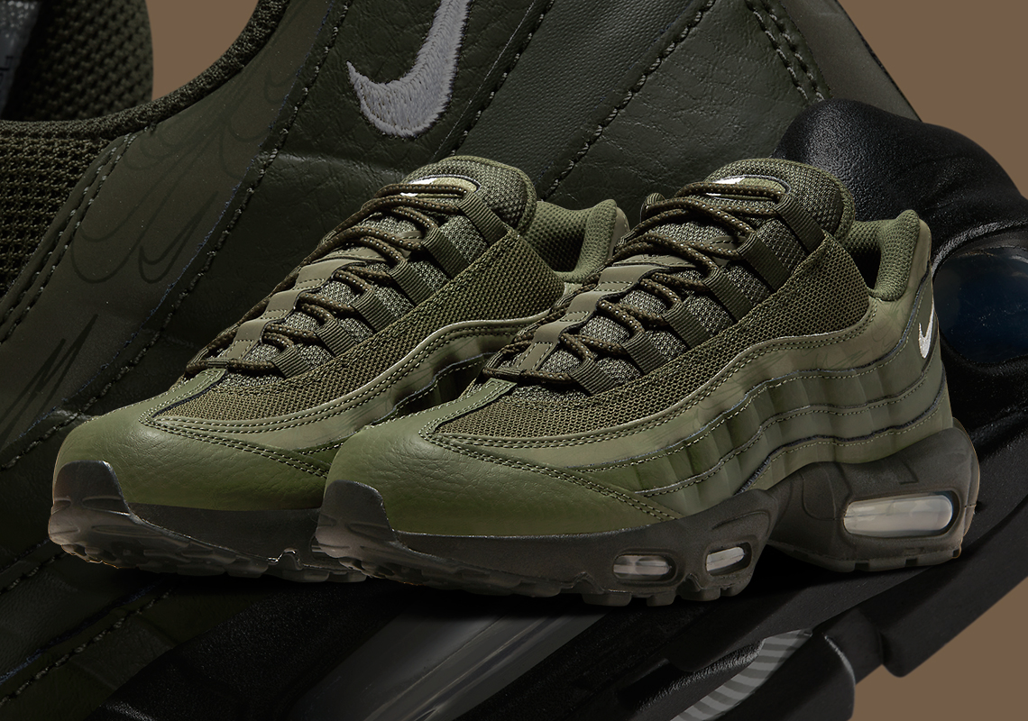 defensa llegar Teoría básica Nike Air Max 95 "Olive Reflective" DZ4511-300 | SneakerNews.com