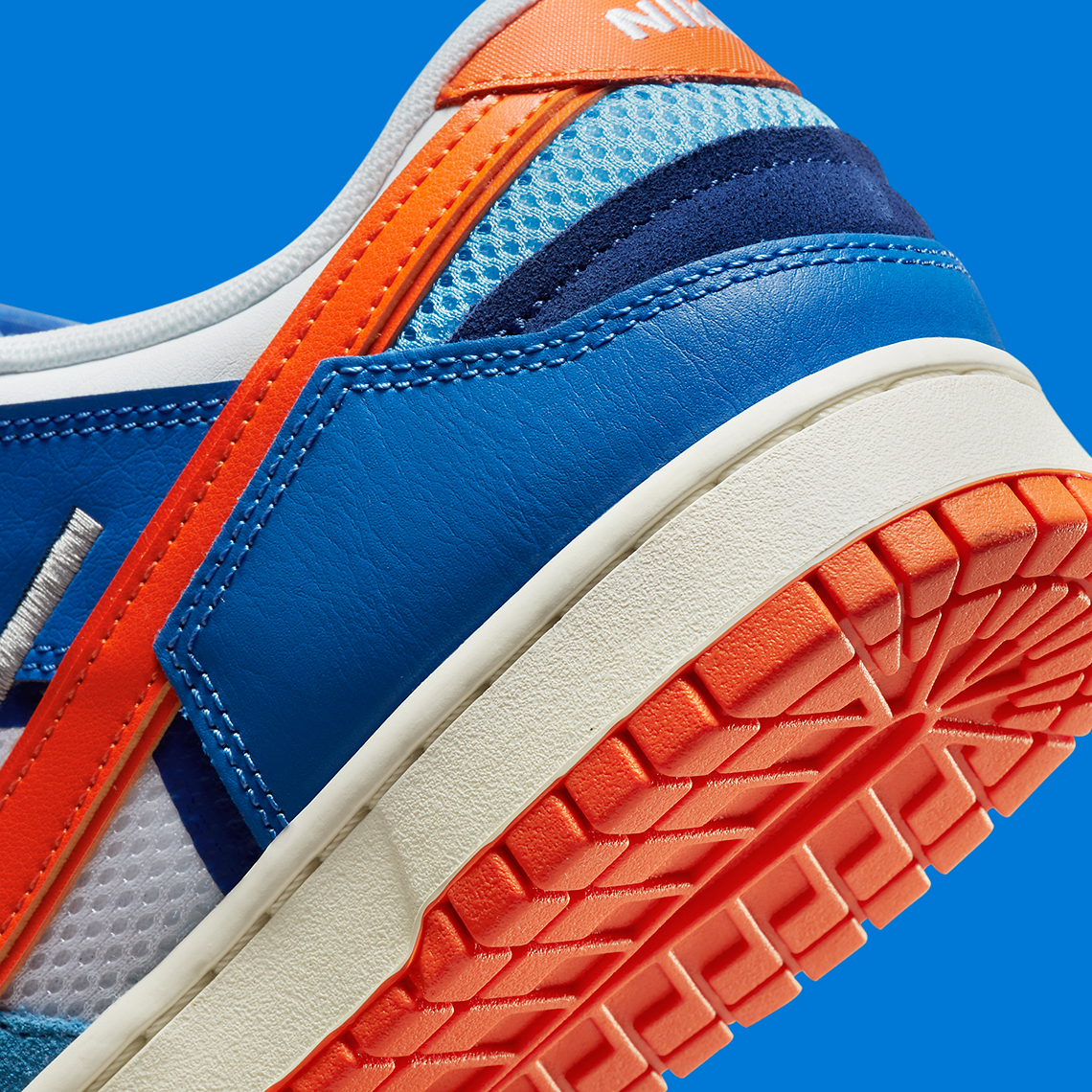 nike dunk low scrap knicks dm0128 100 1