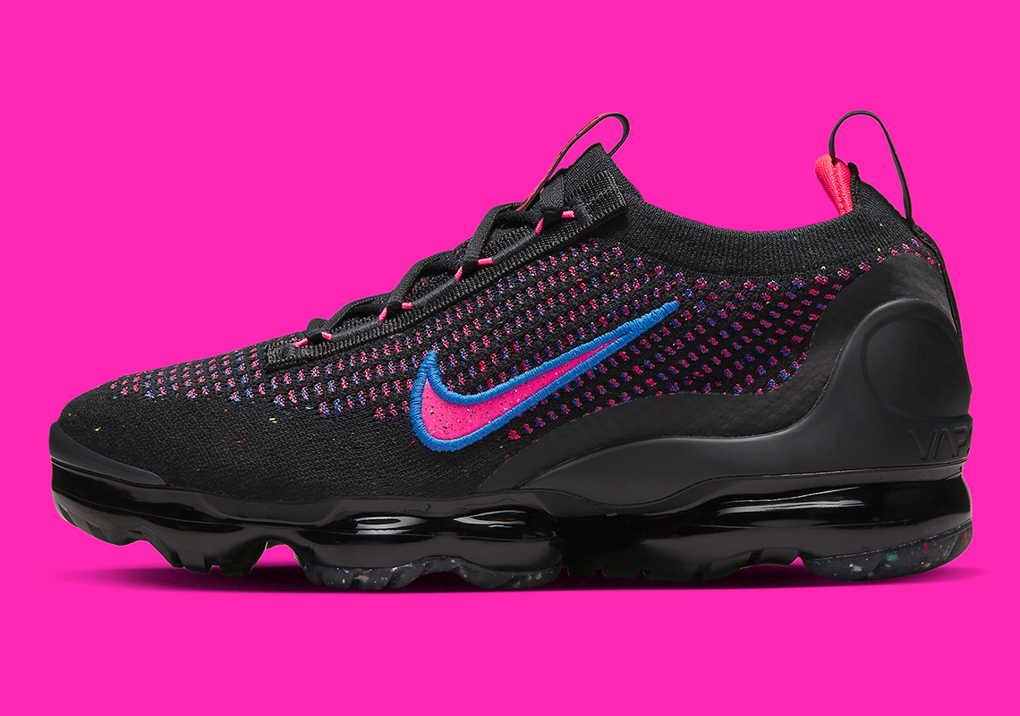 vapormax black and hot pink