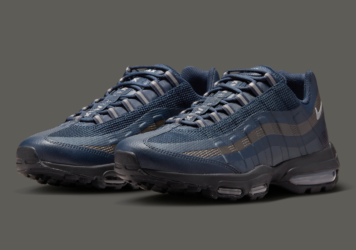 Air max 95 essential squadron clearance blue  and  navy