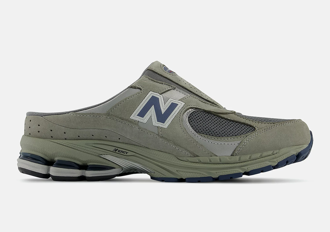 new balance 2002r mule