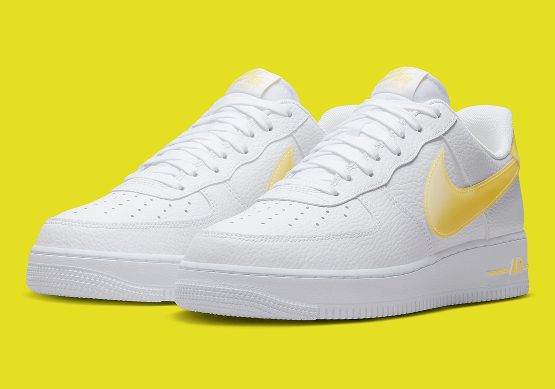 Nike air force 2025 1 low yellow swoosh