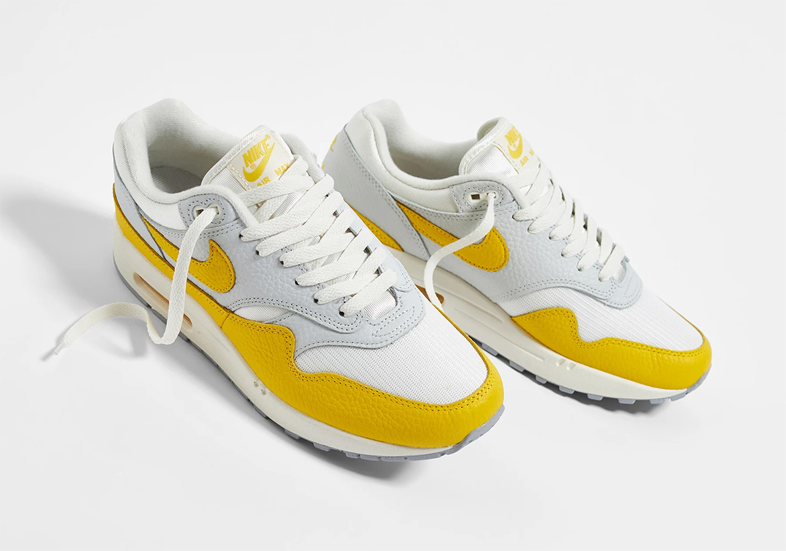 Nike 2025 womens yellow