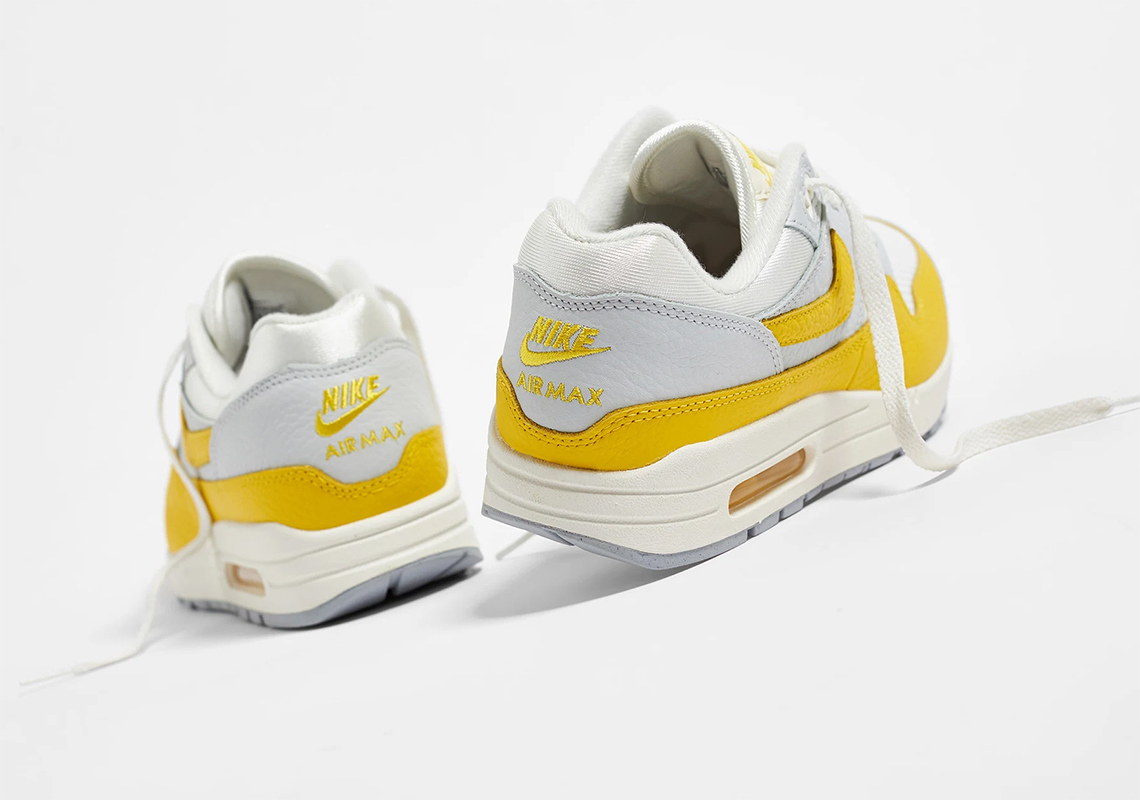 Nike Air Max 1 W "Tour DX2954-001 List | SneakerNews.com