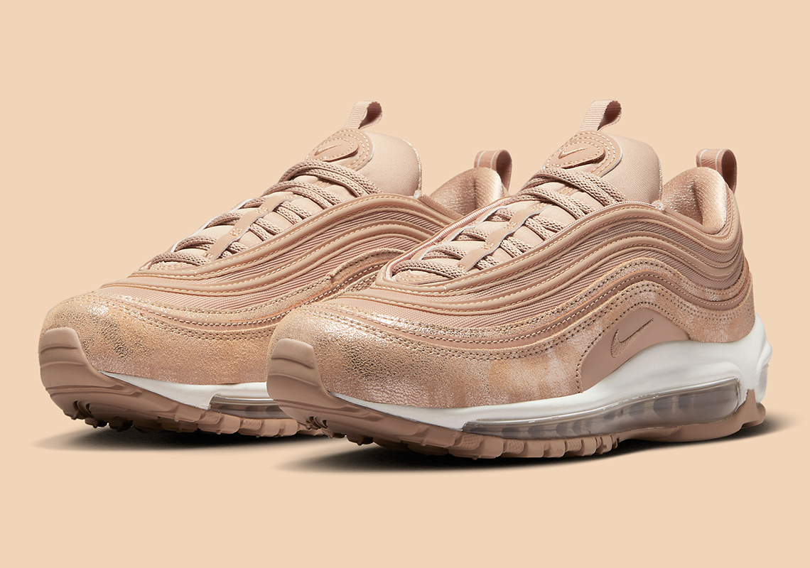 nike air max 97 womens distressed gold release date3