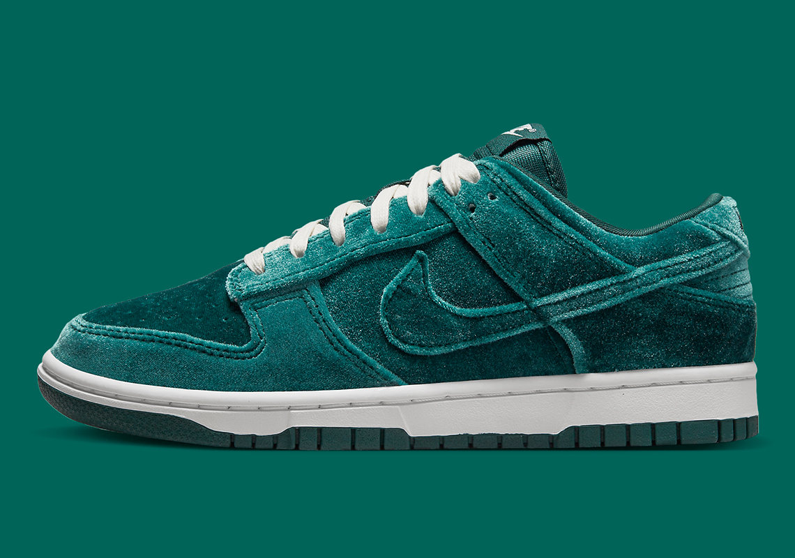 https://sneakernews.com/wp-content/uploads/2022/08/nike-dunk-low-green-velvet-dz5224-300-1.jpg