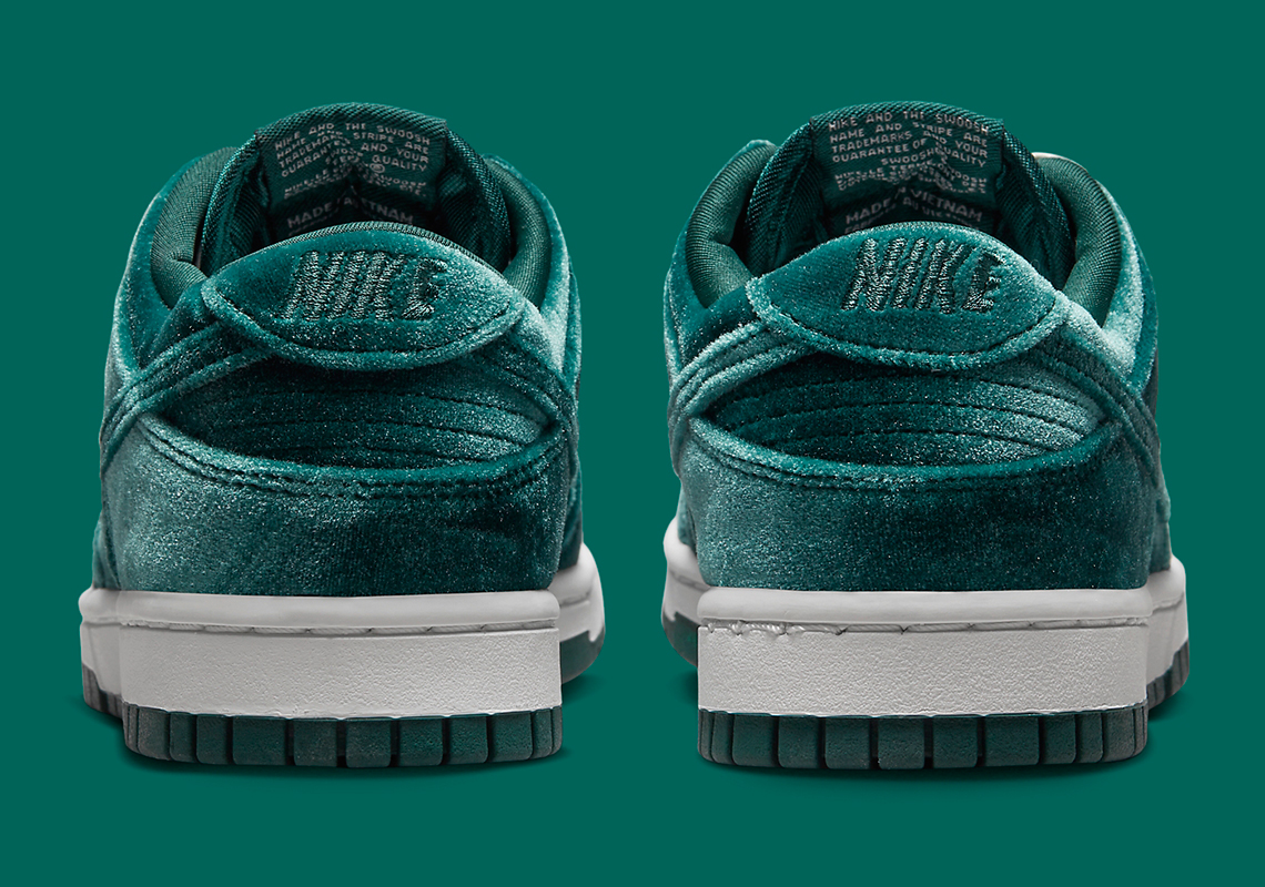 Nike dunk low green velvet