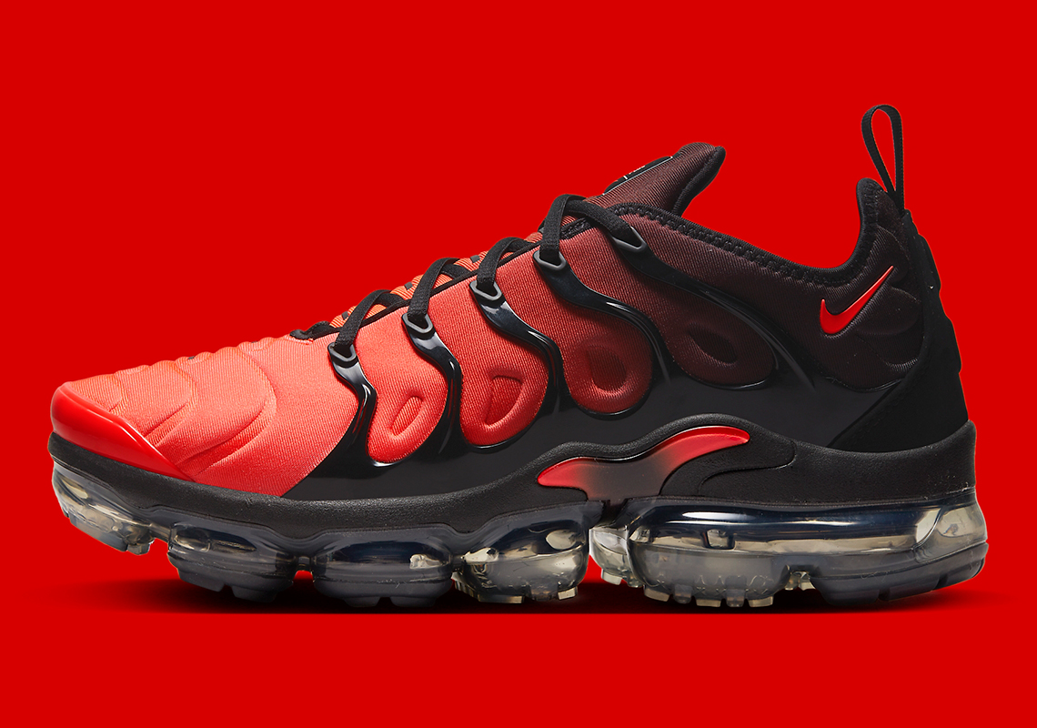 Vapormax plus women's store black and red