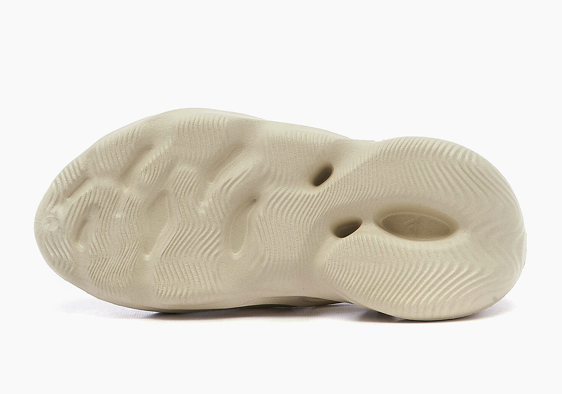 Yeezy Foam Runner Sand FY4567 August 2022 Store List | SneakerNews.com