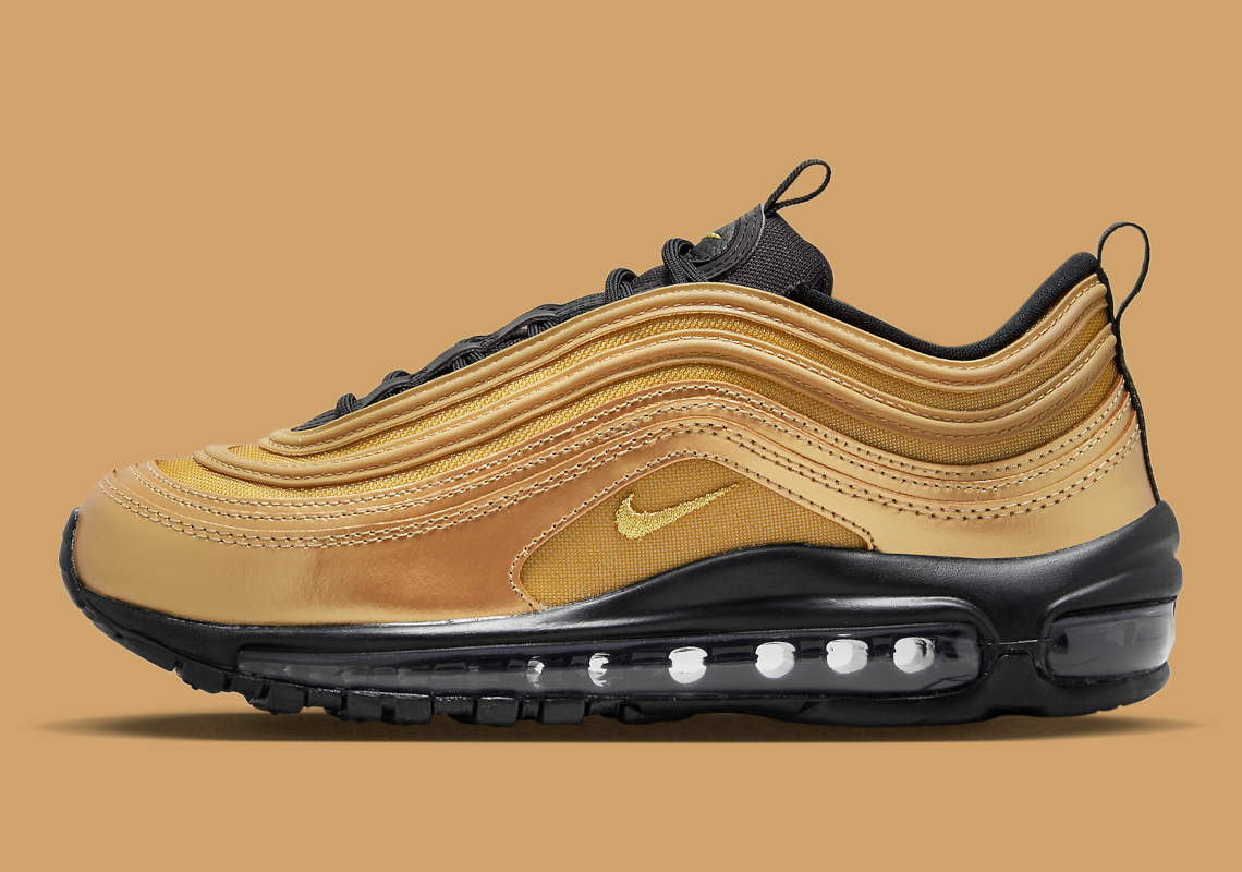 síndrome recoger Día del Maestro Nike Air Max 97 “Metallic Gold/Black” DX0137-700 | SneakerNews.com