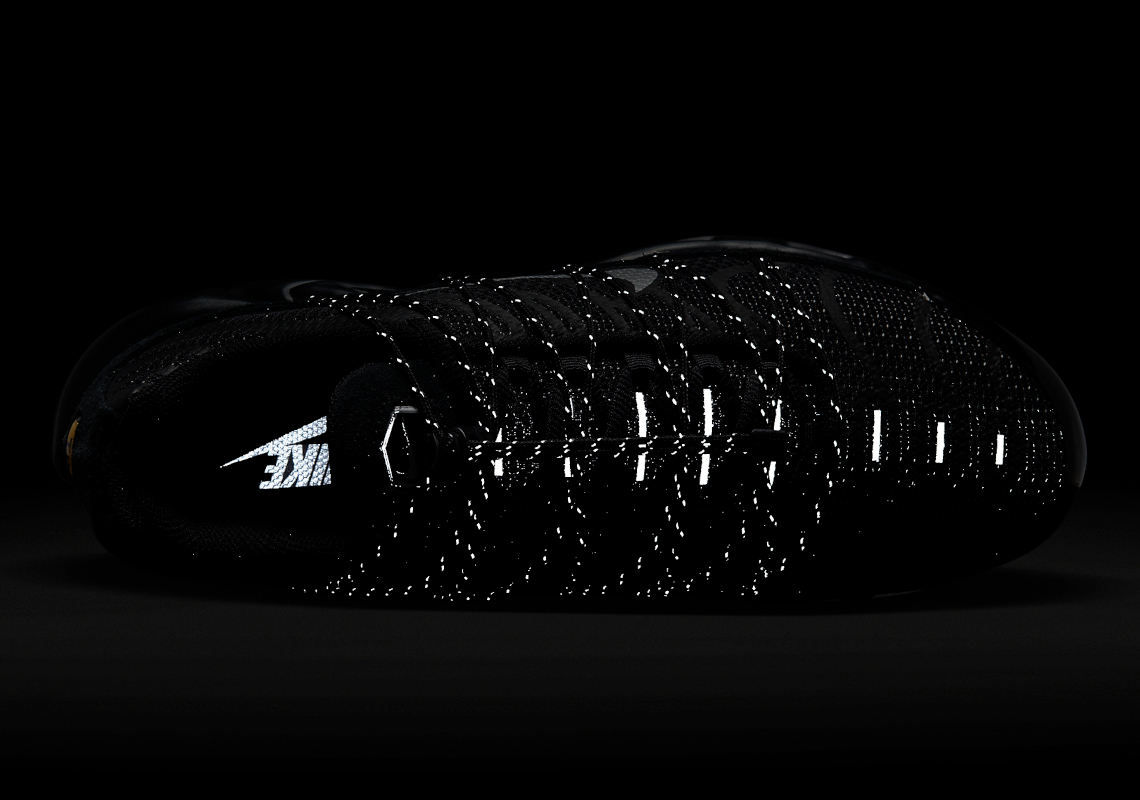 Nike Air Max Plus ''Black/Metallic Silver'' - DX8971-001