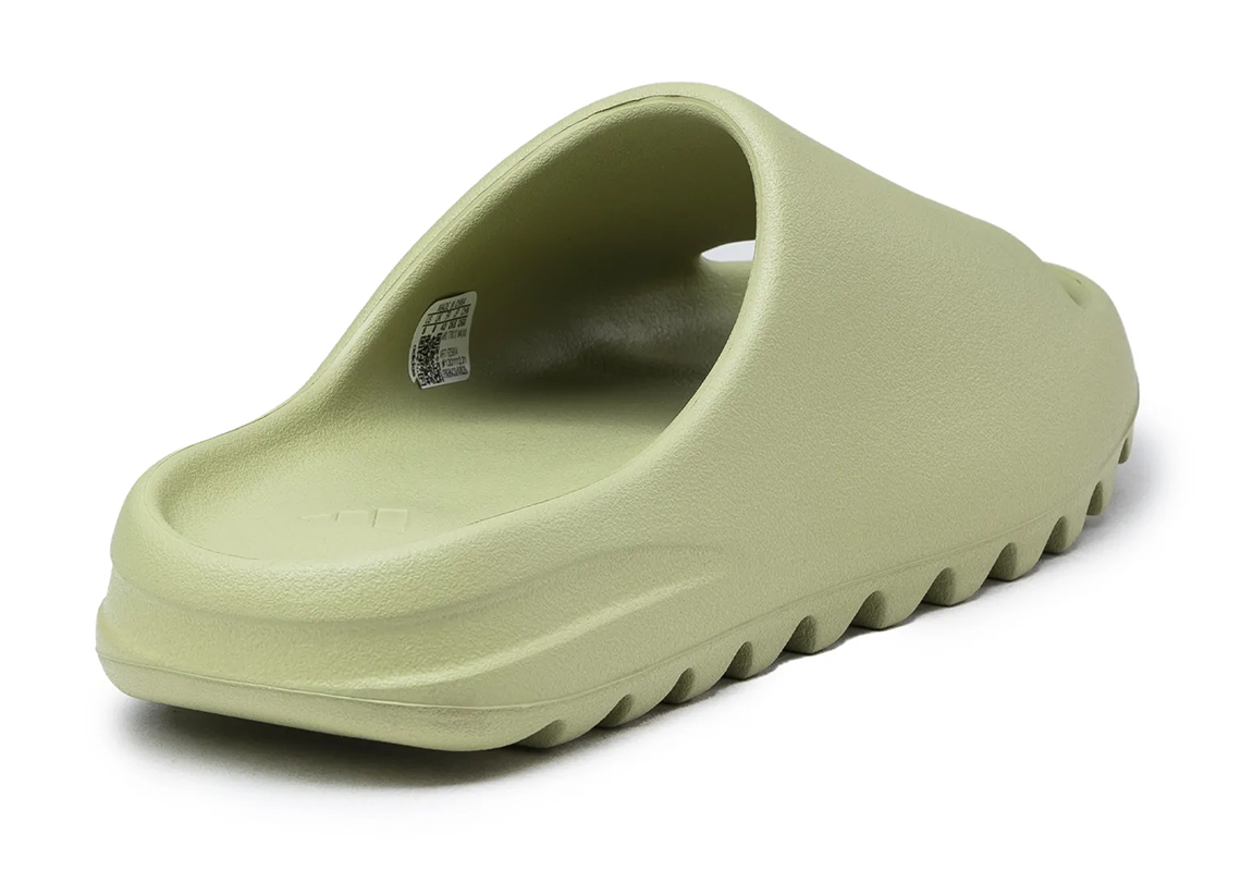Adidas Yeezy Slide “Sailt” 👀💀 Cop or drop for this new colorway