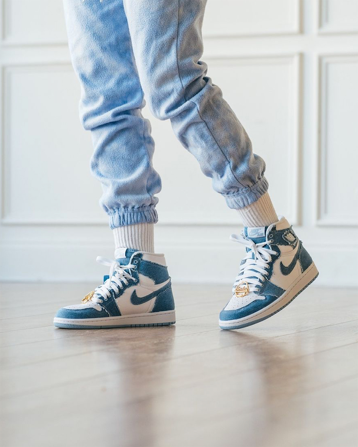 jordan 1 on feet with jeans