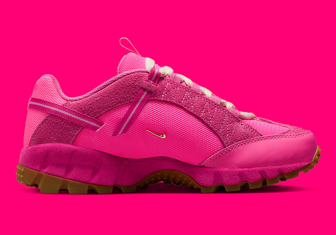 JACQUEMUS Nike Air Humara LX Pink DX9999-600 | SneakerNews.com